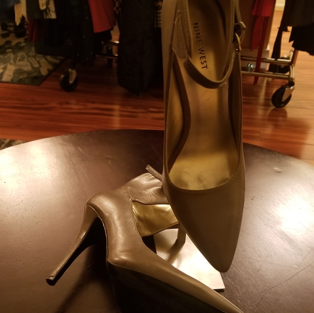 Nine West Pums